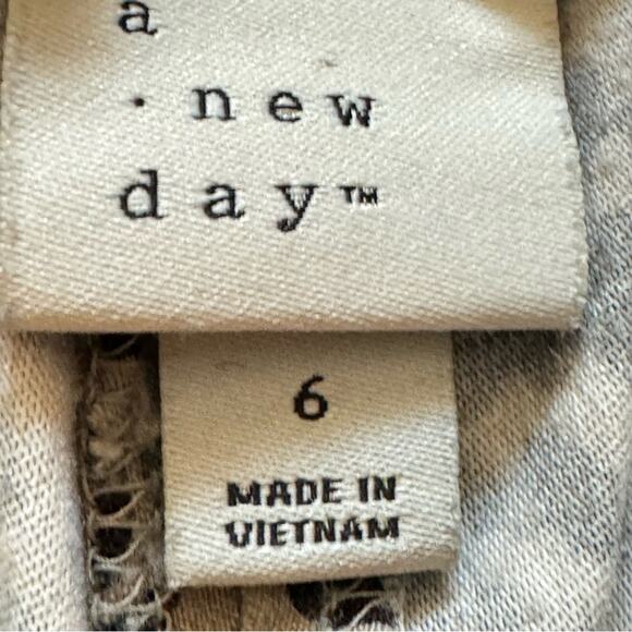 A New Day animal print casual yoga pants size 6
 b22 - Picture 2 of 4